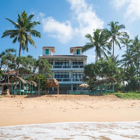 At Ease Beach Hotel Хикадува Екстериор снимка