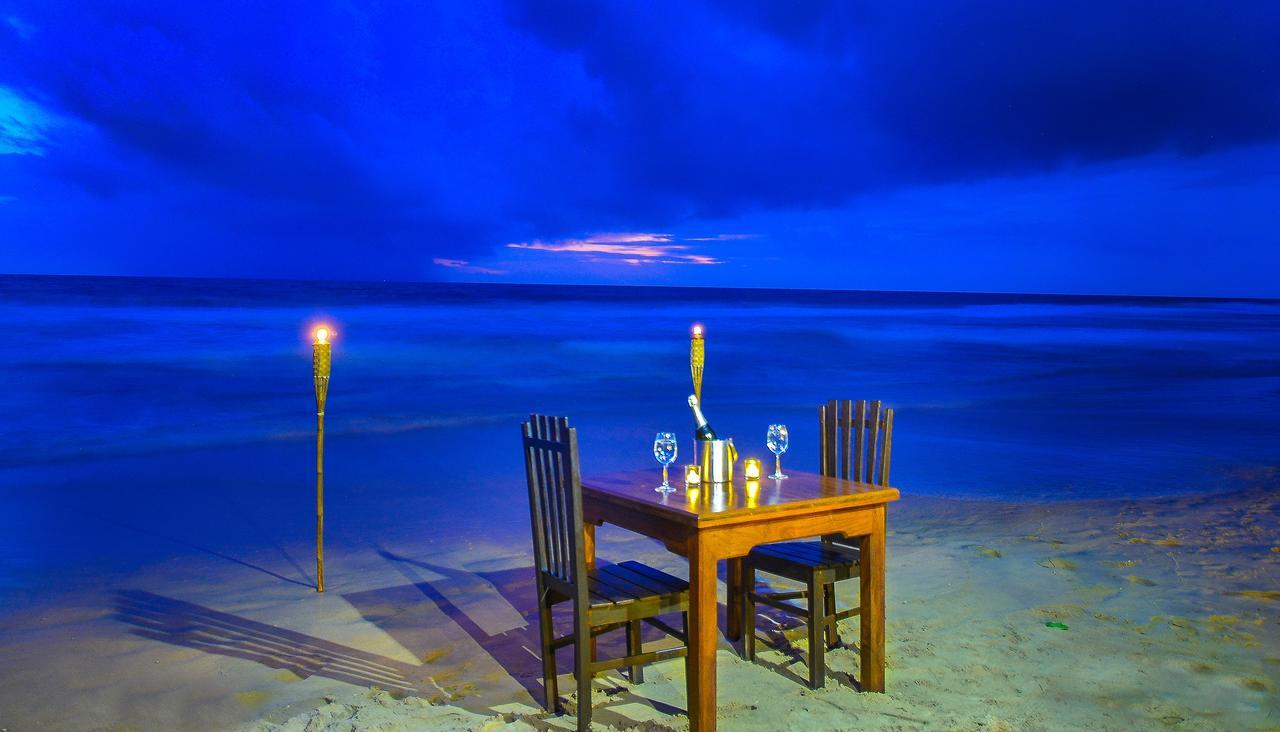 At Ease Beach Hotel Хикадува Екстериор снимка