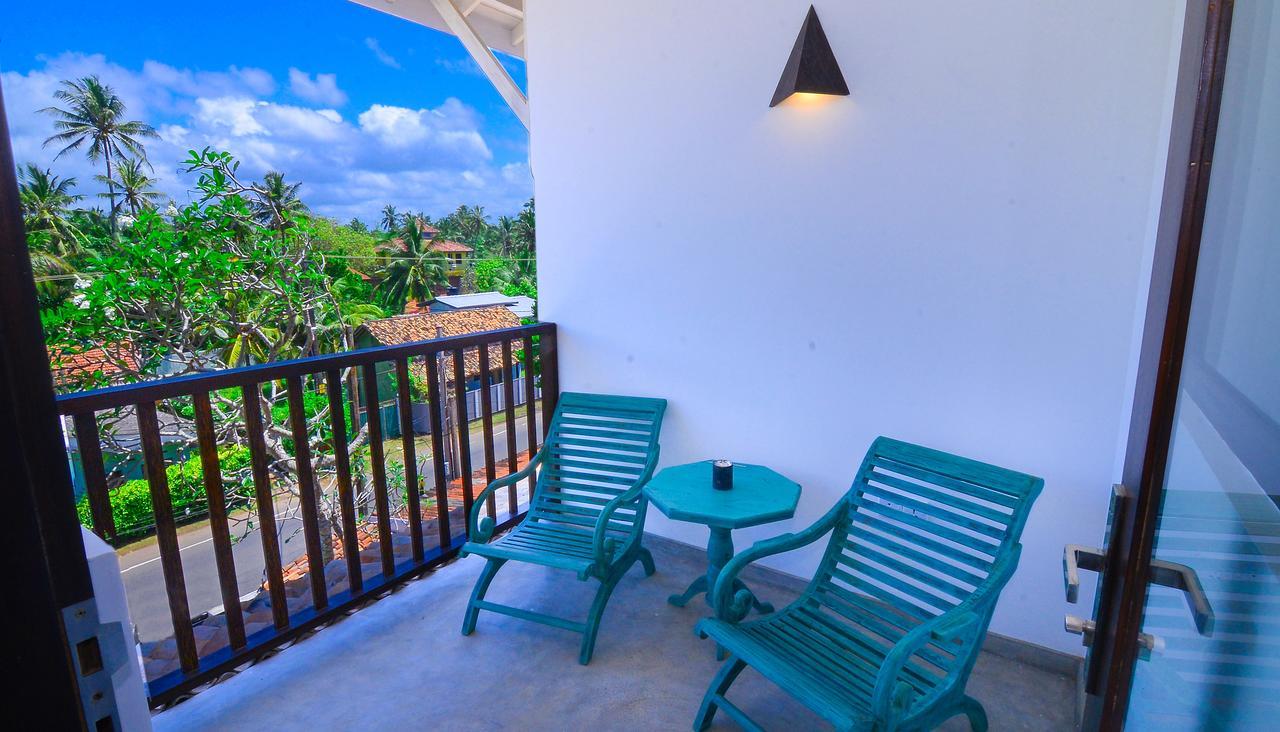 At Ease Beach Hotel Хикадува Екстериор снимка