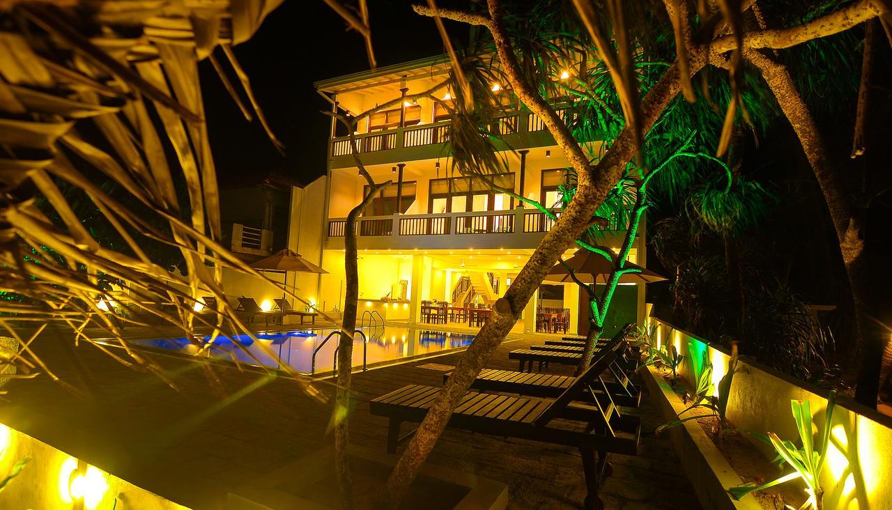 At Ease Beach Hotel Хикадува Екстериор снимка