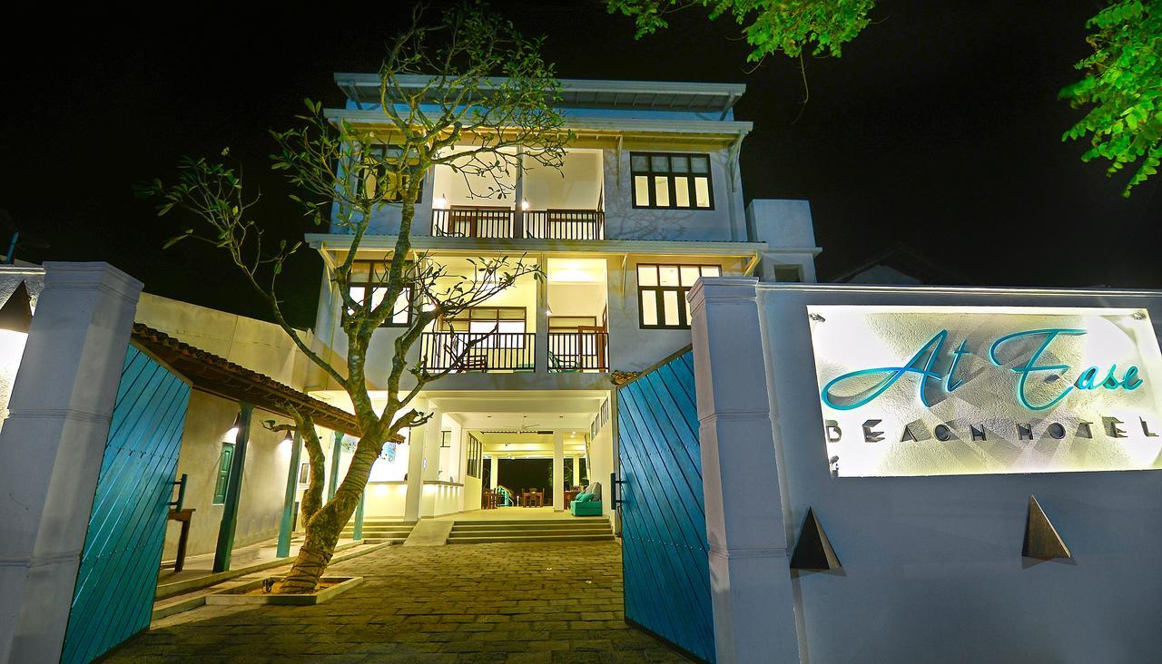 At Ease Beach Hotel Хикадува Екстериор снимка