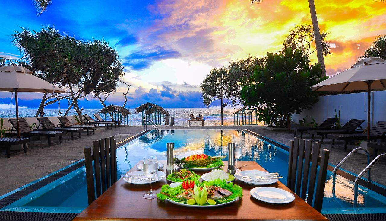 At Ease Beach Hotel Хикадува Екстериор снимка