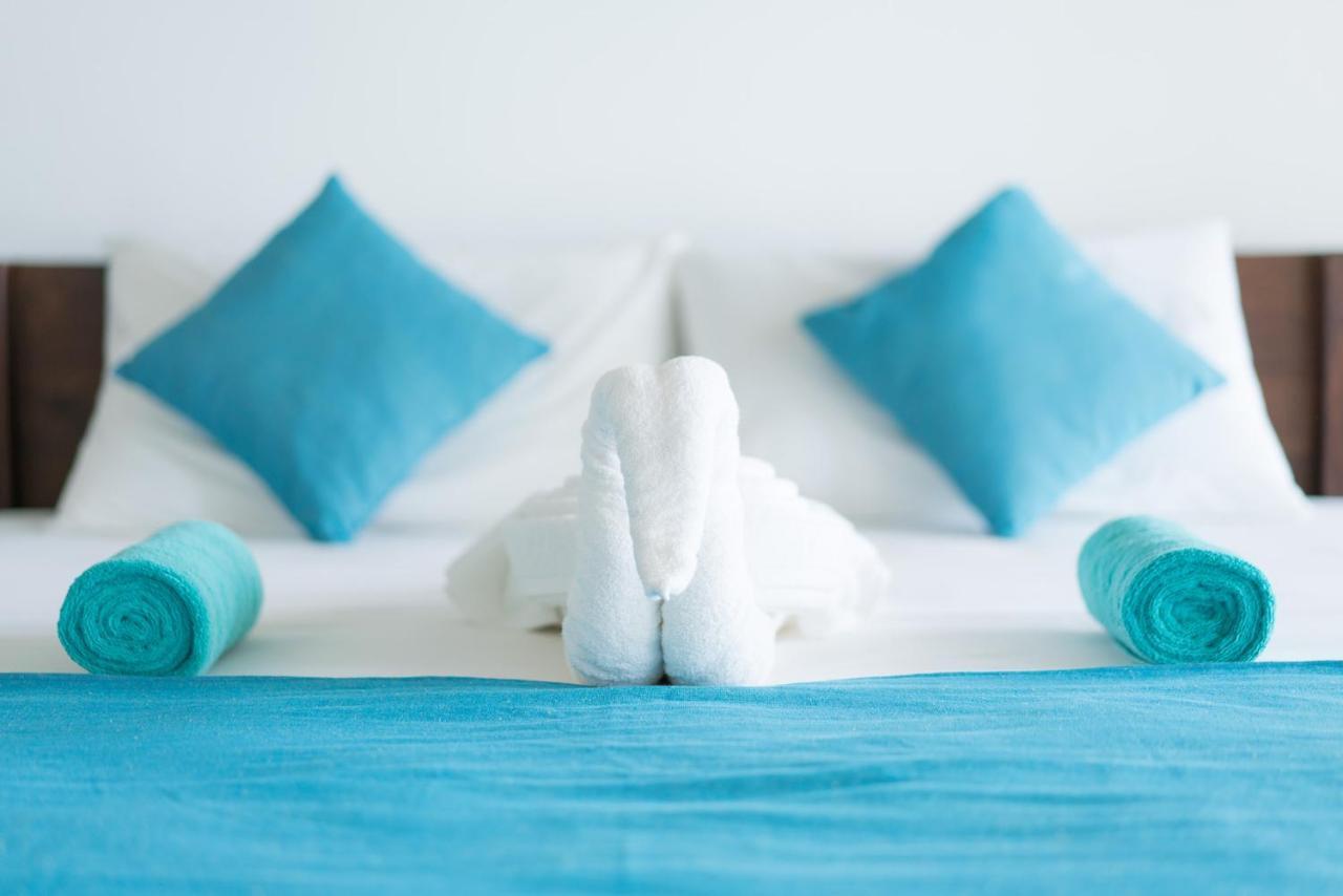At Ease Beach Hotel Хикадува Екстериор снимка