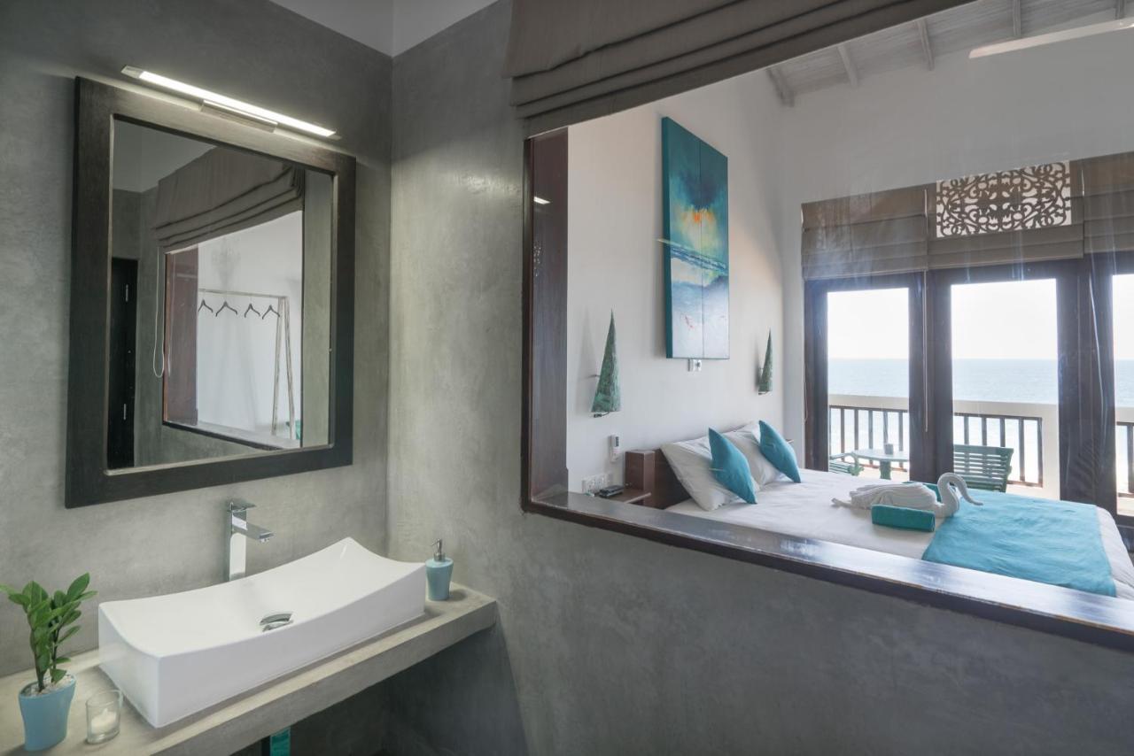 At Ease Beach Hotel Хикадува Екстериор снимка