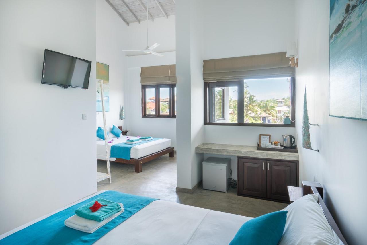 At Ease Beach Hotel Хикадува Екстериор снимка