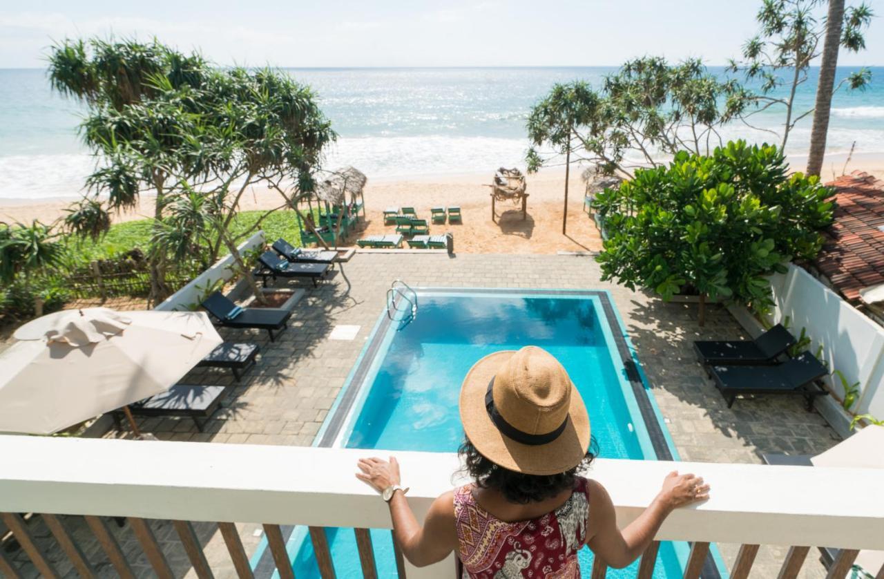At Ease Beach Hotel Хикадува Екстериор снимка