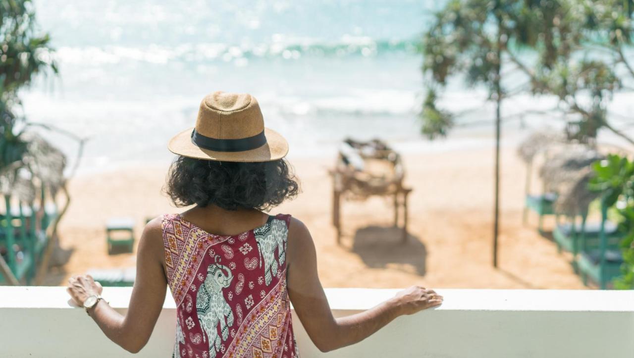 At Ease Beach Hotel Хикадува Екстериор снимка