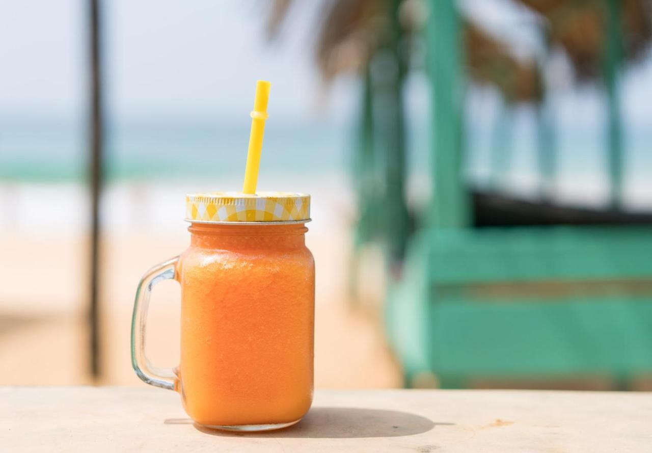 At Ease Beach Hotel Хикадува Екстериор снимка