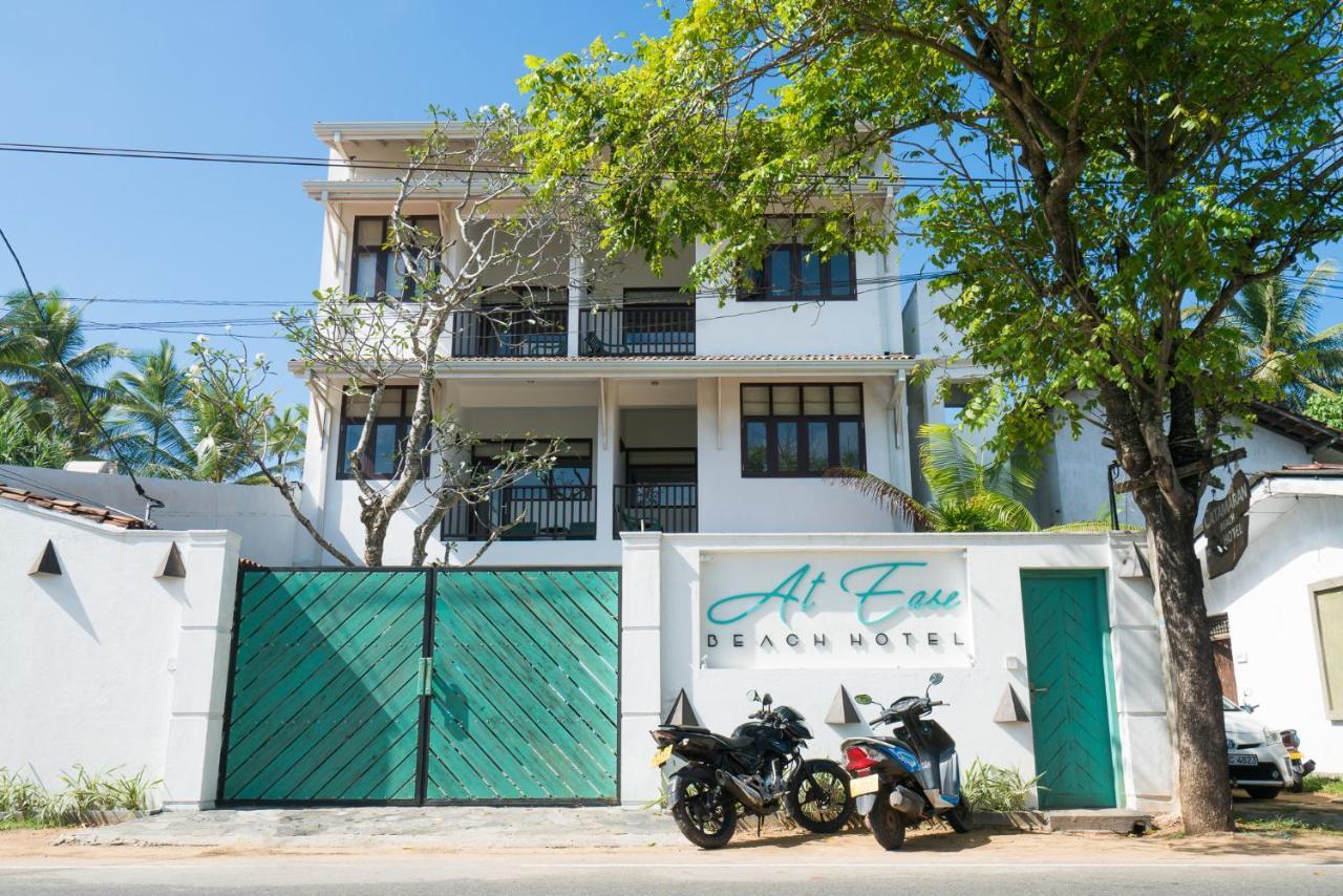 At Ease Beach Hotel Хикадува Екстериор снимка