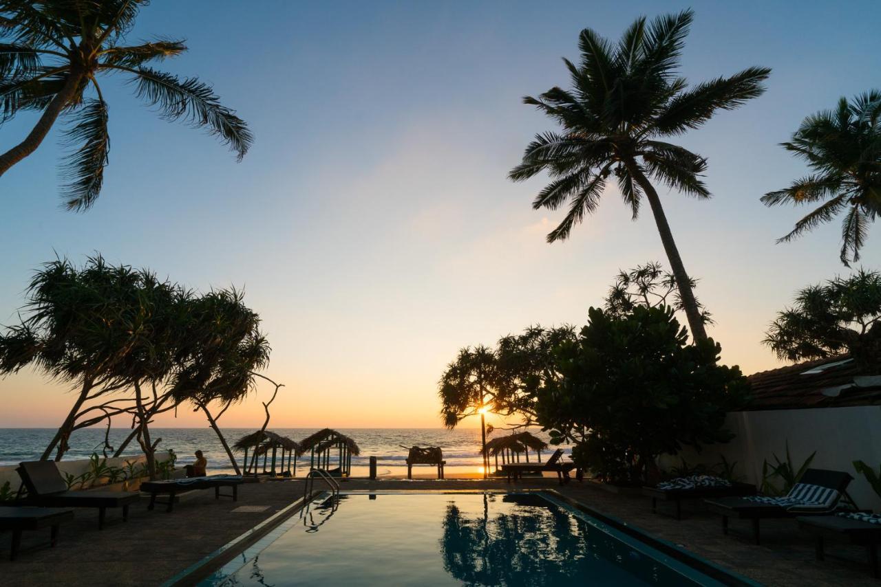 At Ease Beach Hotel Хикадува Екстериор снимка